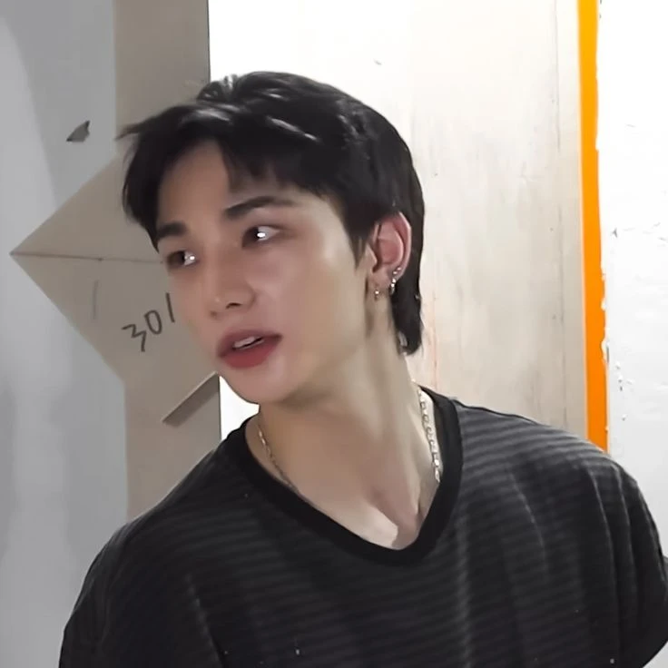 hyunjin thumbnail