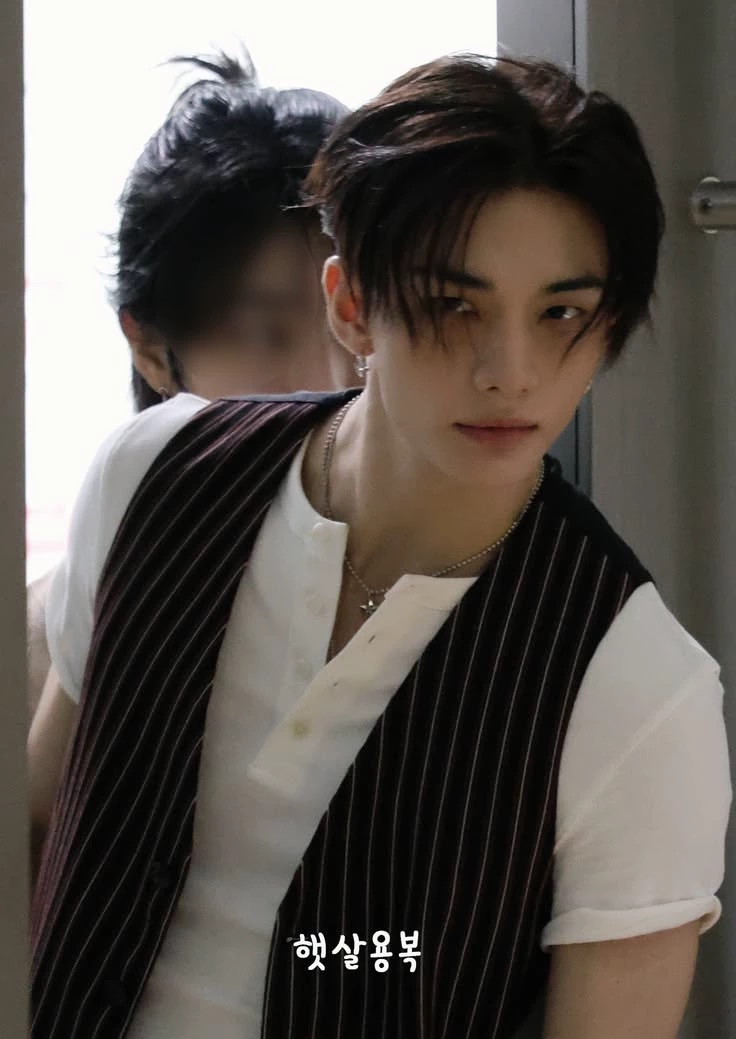 hyunjin thumbnail