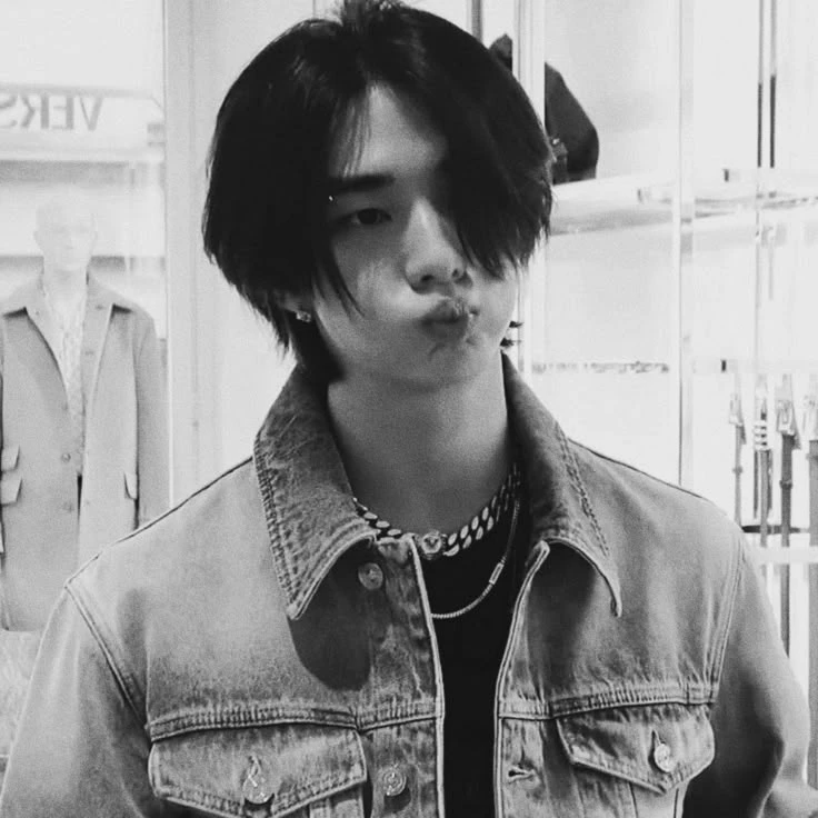 Hyunjin thumbnail