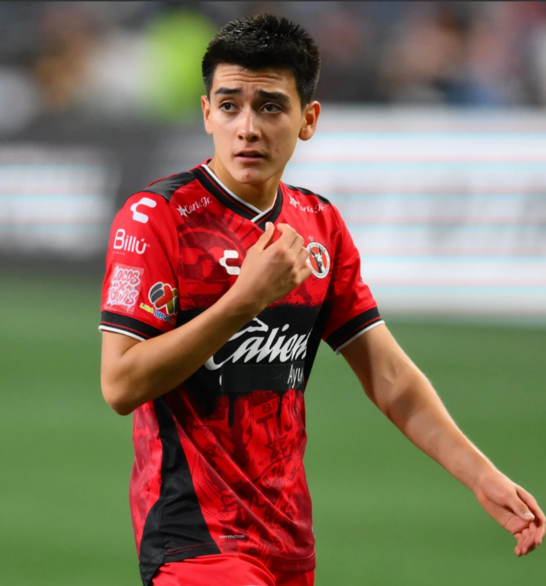 Gilberto Mora thumbnail