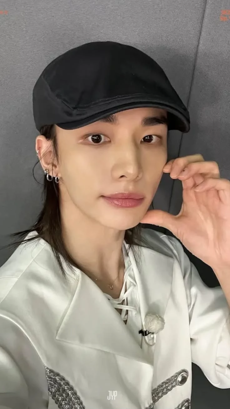 Hwang Hyunjin (Hyunlix) thumbnail