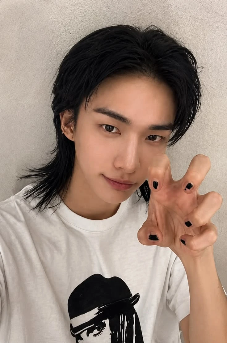 Hwang Hyunjin (Hyunlix) thumbnail