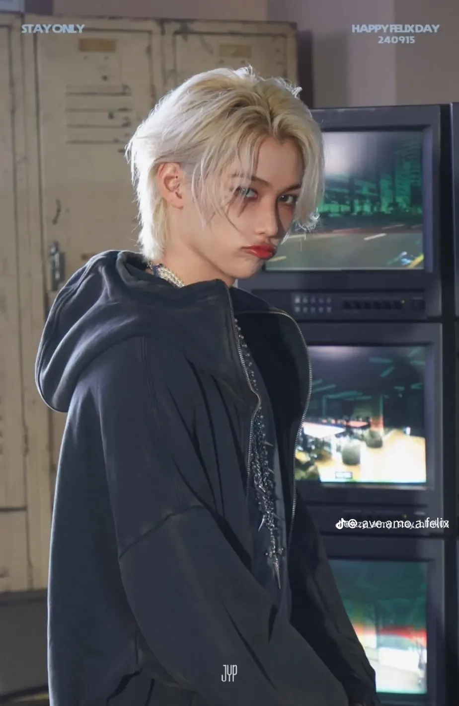 Lee Felix Yongbook thumbnail