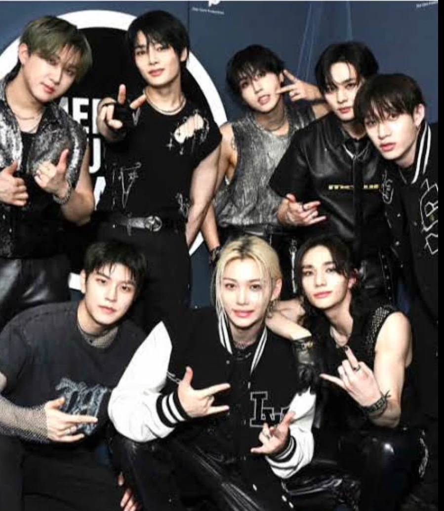 stray kids thumbnail