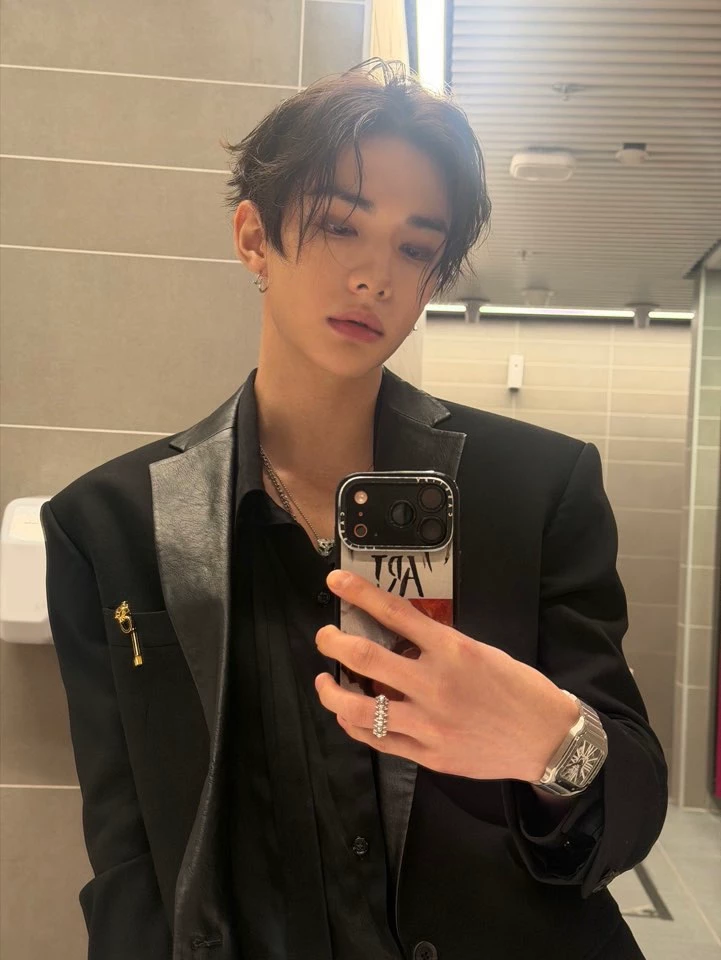 Hwang Hyunjin thumbnail