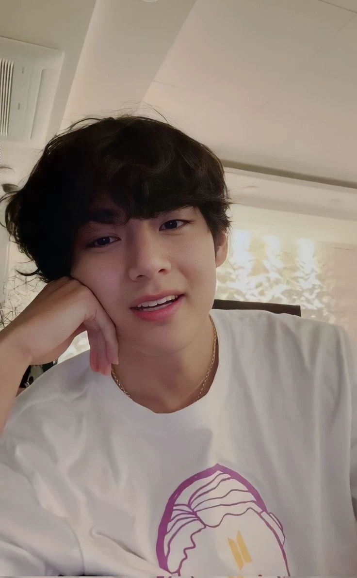 Kim Taehyung thumbnail