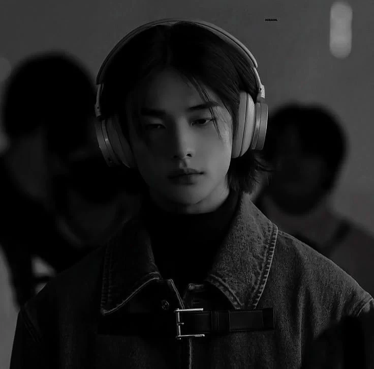 Hwang Hyunjin thumbnail