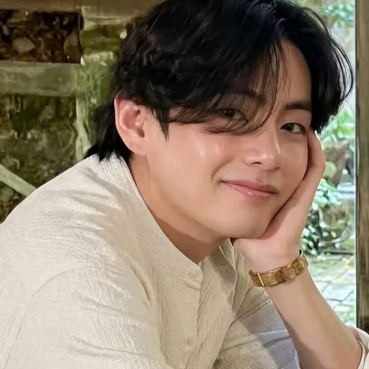 Kim Taehyung thumbnail