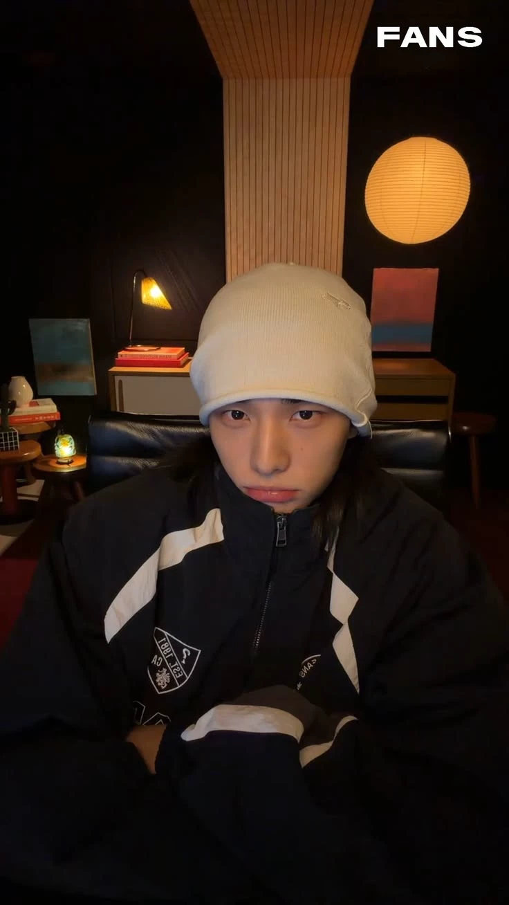 Hwang Hyunjin thumbnail