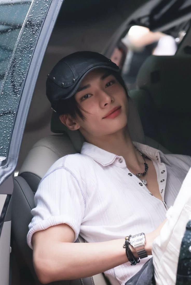 Hyunjin thumbnail