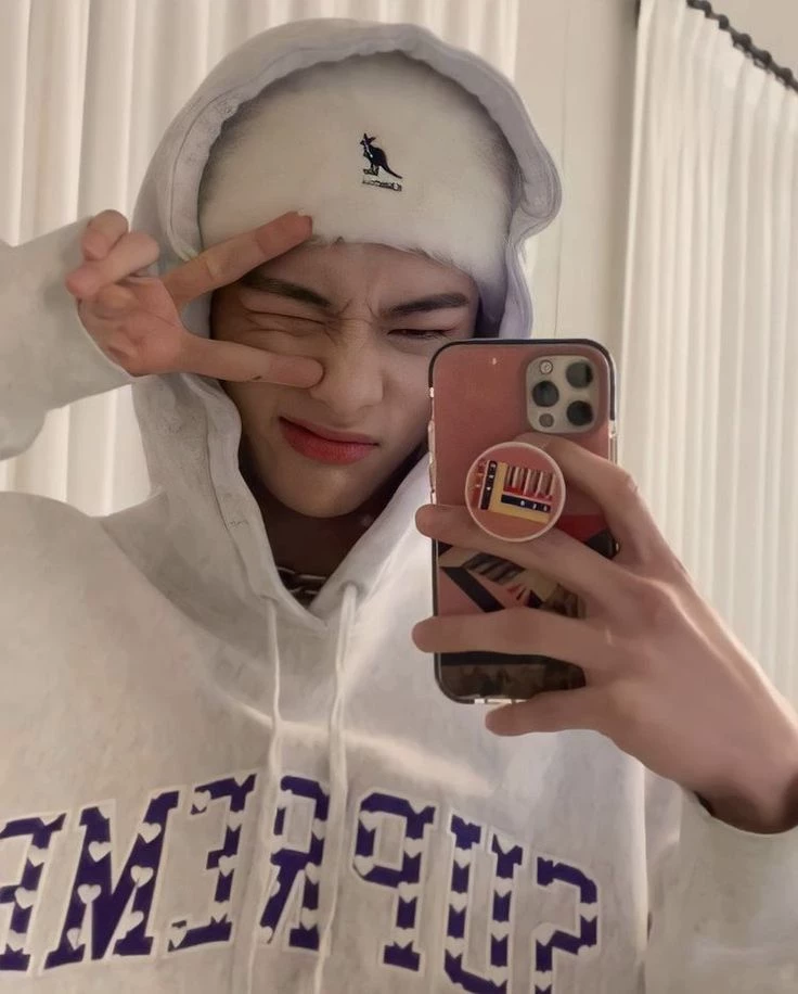 Hyunjin thumbnail