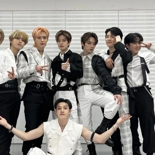 Stray kids thumbnail