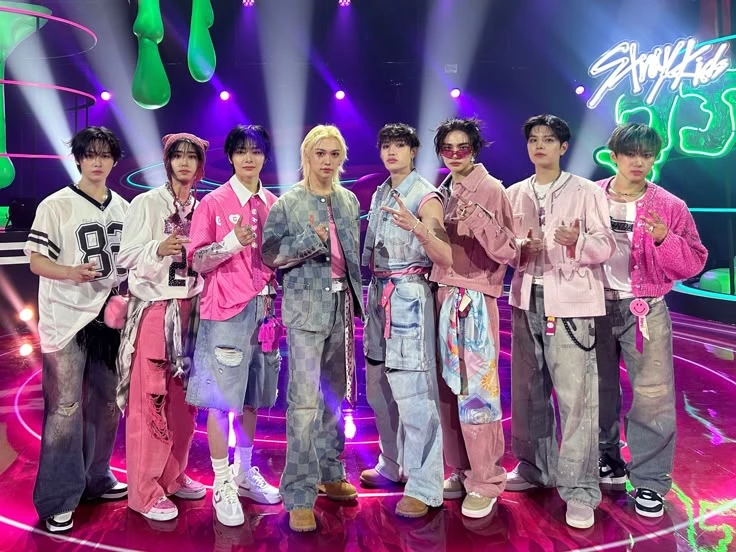 stray kids thumbnail