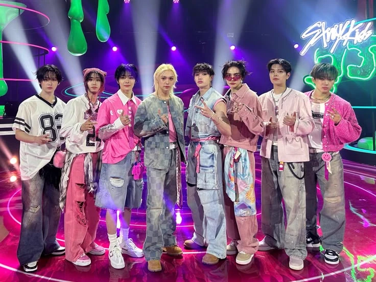 Stray kids thumbnail