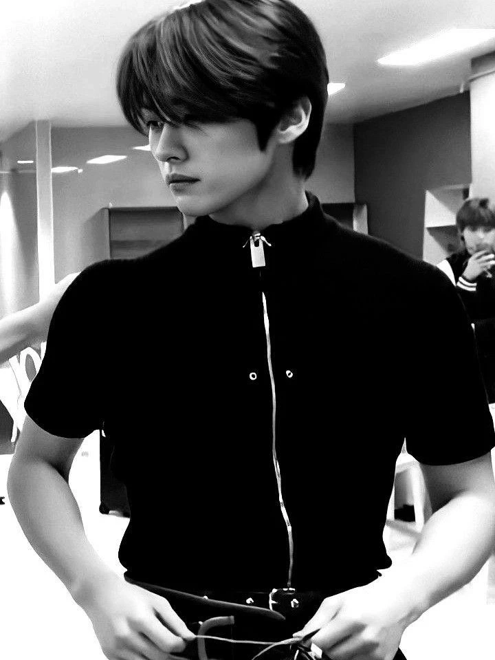 Lee Minho (Lee Know) thumbnail