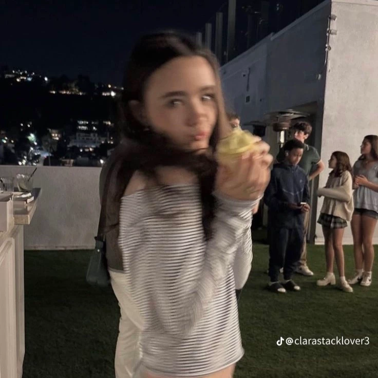Clara Urís thumbnail
