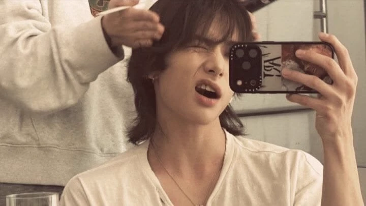 Hyunjin thumbnail