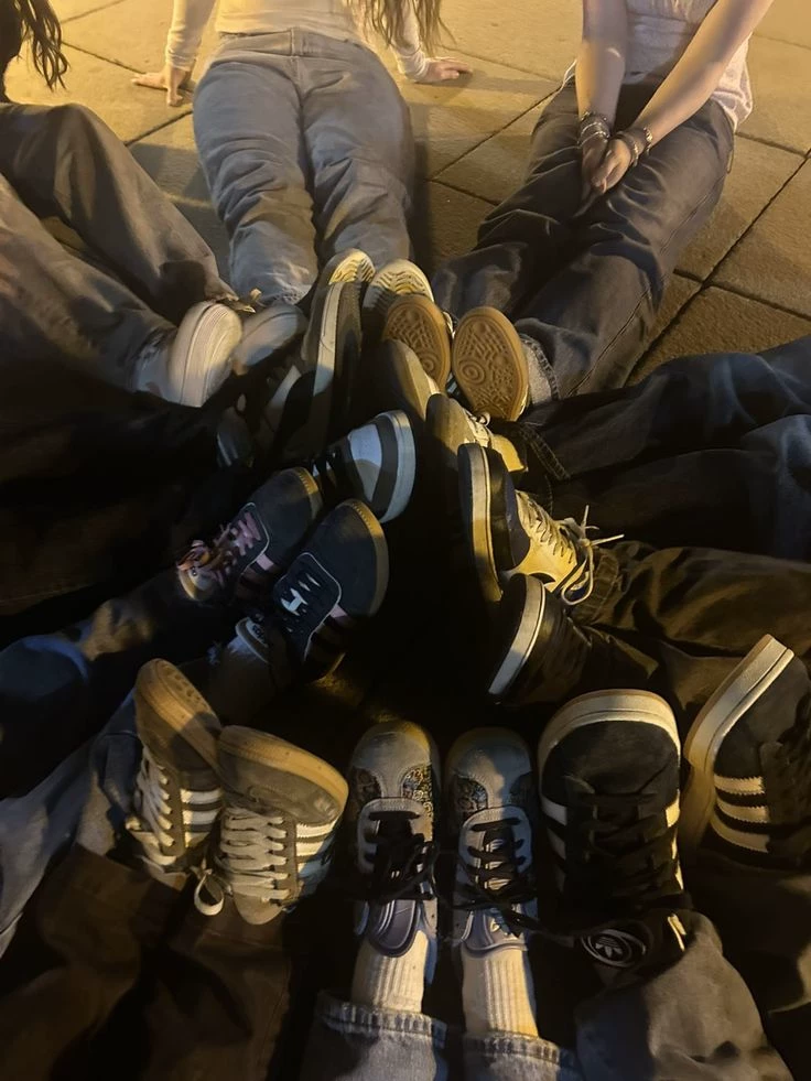 Group of friends thumbnail