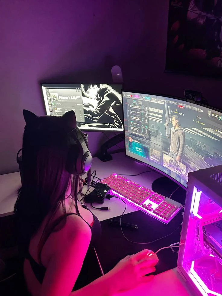 Scarlett \| Your gamer girlfriend thumbnail