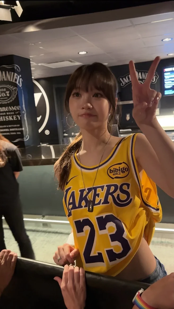 Kim Chaewon thumbnail