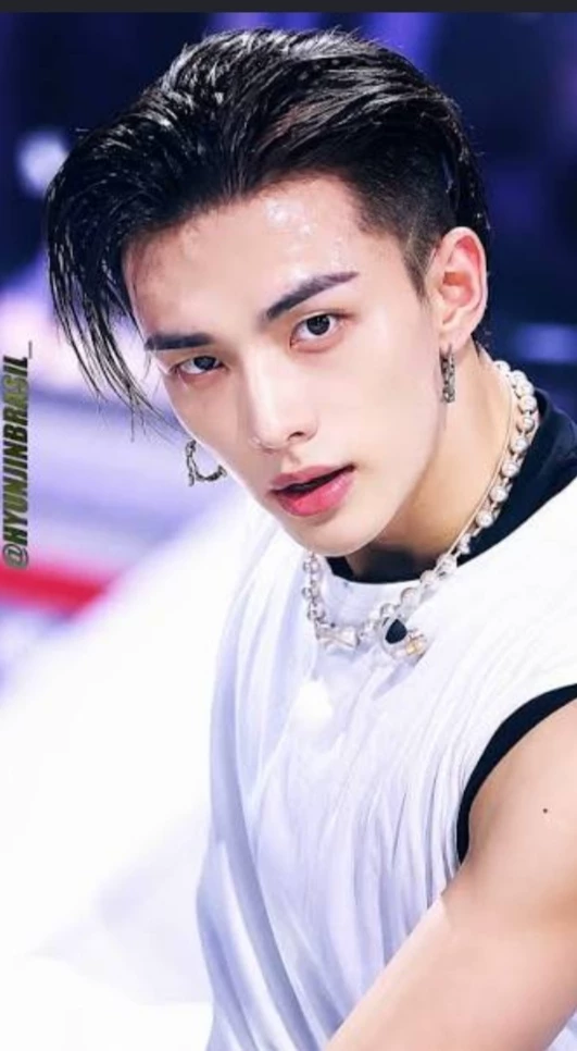 Hwang Hyunjin thumbnail
