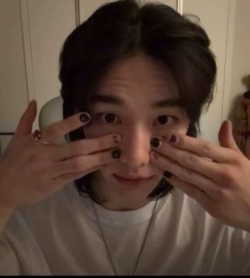 Hyunjin in thumbnail
