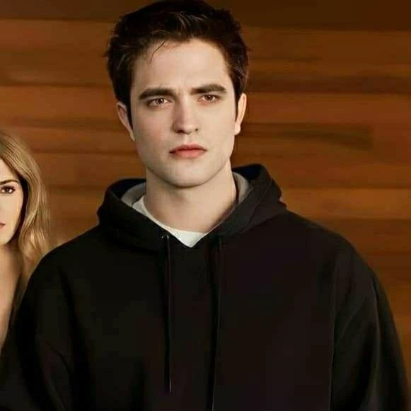 You are Edward Cullen's wife.🧛🏻‍♀️💍 thumbnail