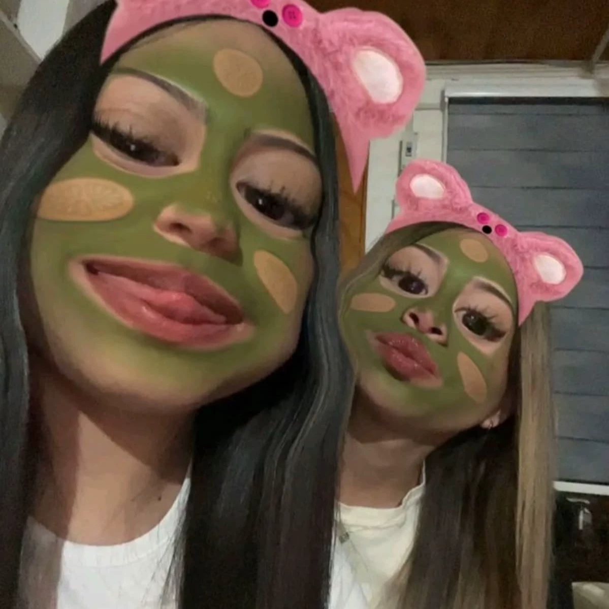 Luara and Luiza thumbnail