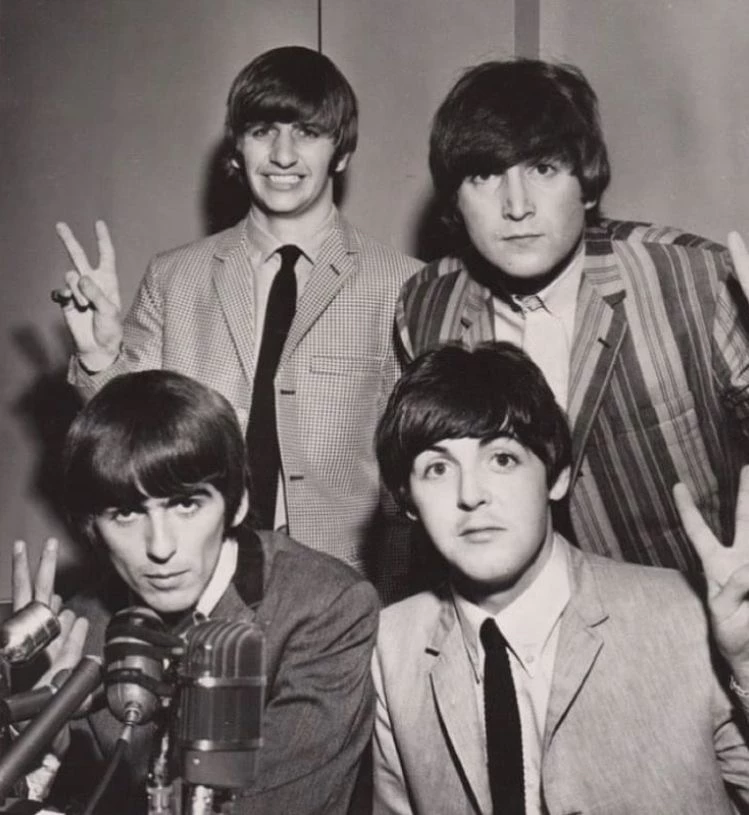 The Beatles °‧🪲⋆.ೃ࿔*:･ thumbnail