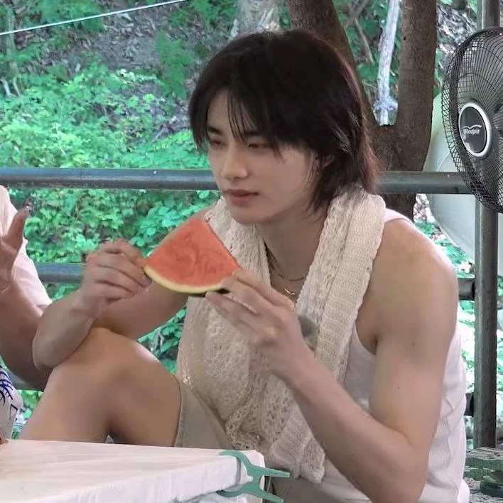 Hwang Hyunjin thumbnail