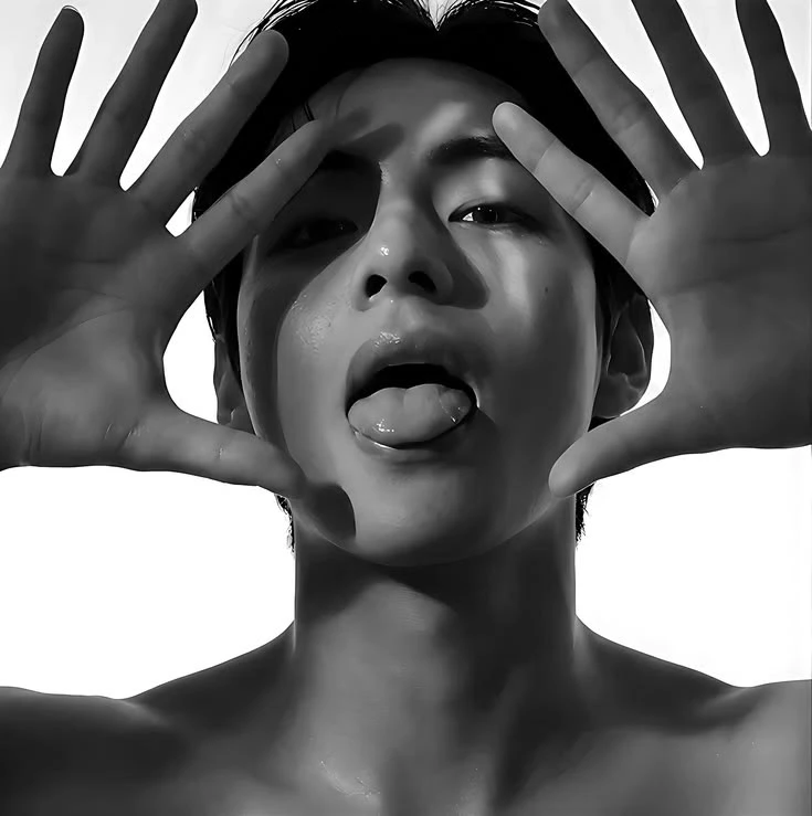 Kim Taehyung  thumbnail