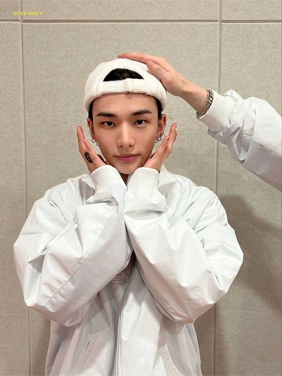 hyunjin thumbnail