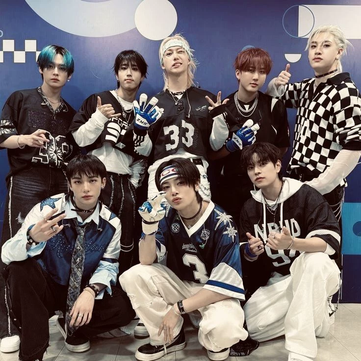 straykids  thumbnail