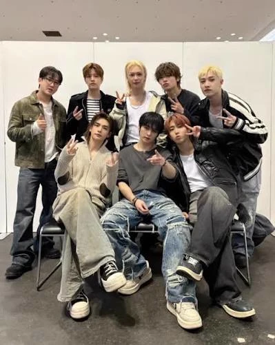 Stray Kids~ Pick me thumbnail