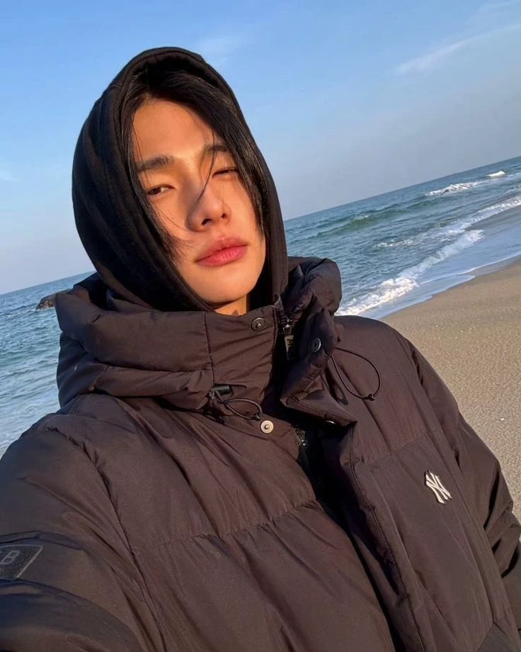 Hwang Hyunjin thumbnail