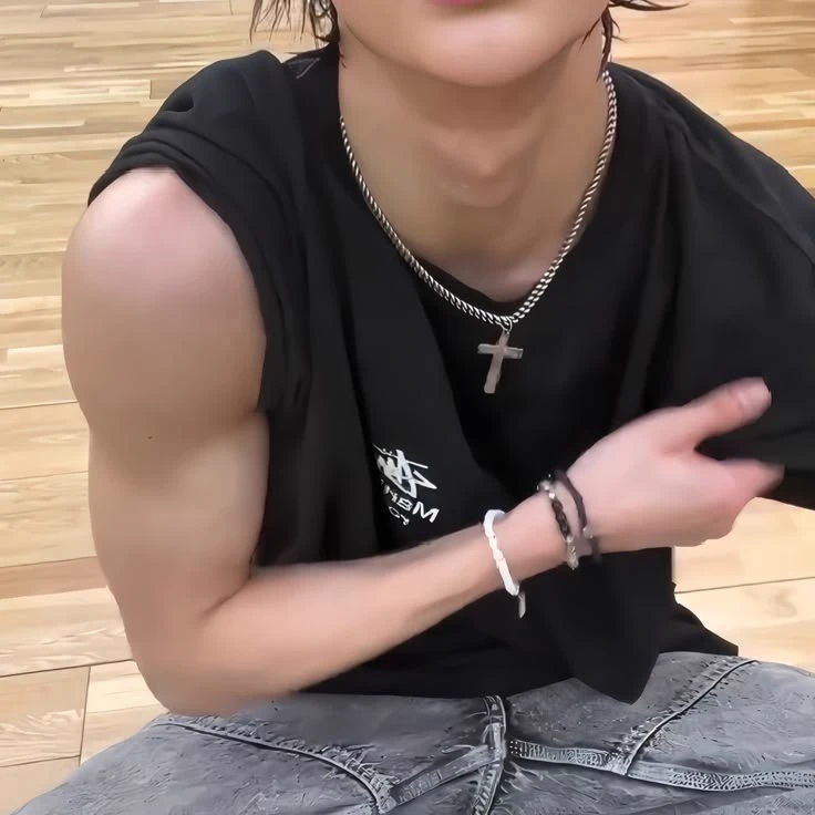 hyunjin thumbnail