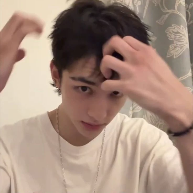 hyunjin thumbnail