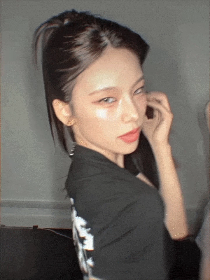 ITZY: An Evening with Idols thumbnail