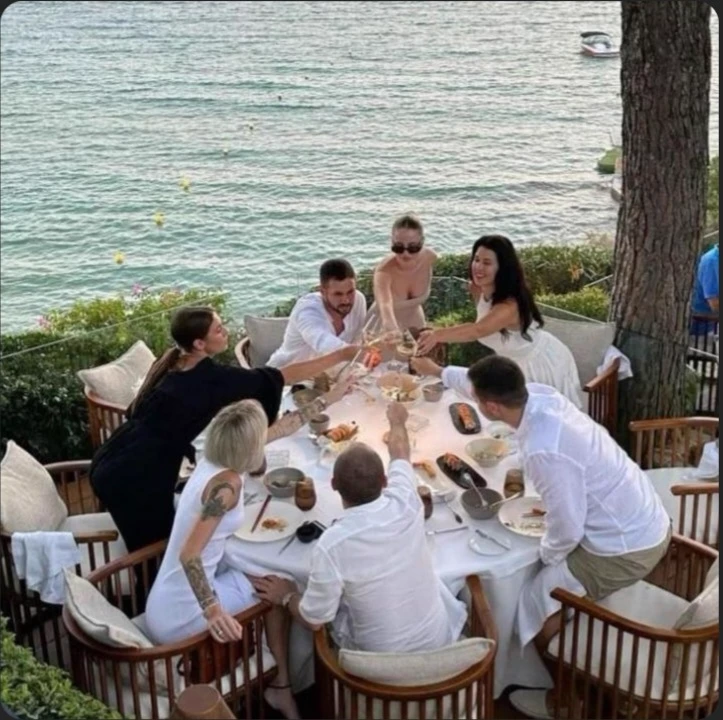 Friend group thumbnail