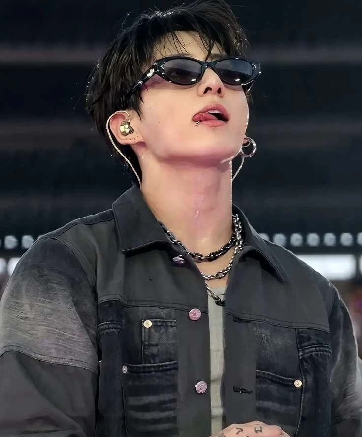 you went to the BTS concert, at the end of the show the security guard comes to call you. thumbnail