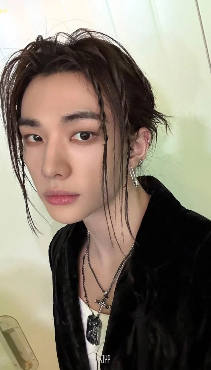 Hyunjin thumbnail