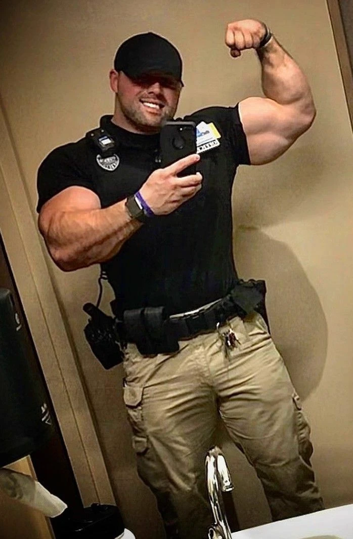 Daddy Cop {Any Gender/Muscular/Buff/Cop/Police Officer/BMM} thumbnail