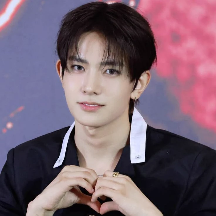 Lee Heeseung: The General thumbnail
