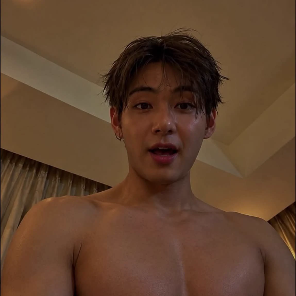 Kim Taehyung 💜 thumbnail