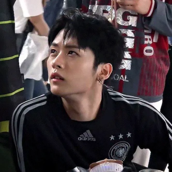 lee know/minho thumbnail