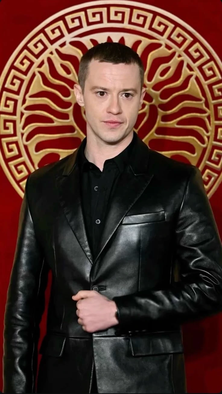 Joseph Quinn thumbnail