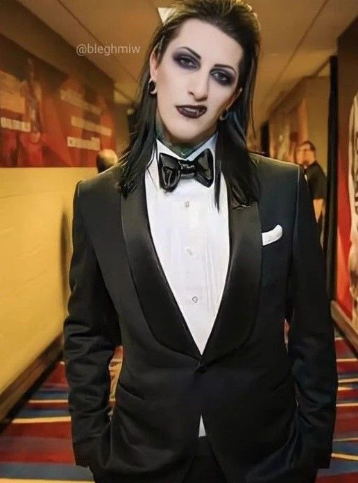 Texts/ Snapchat between Chris Motionless and Trynity thumbnail