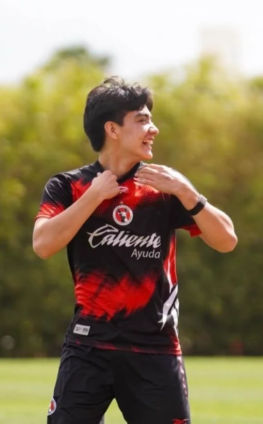 Gilberto Mora thumbnail
