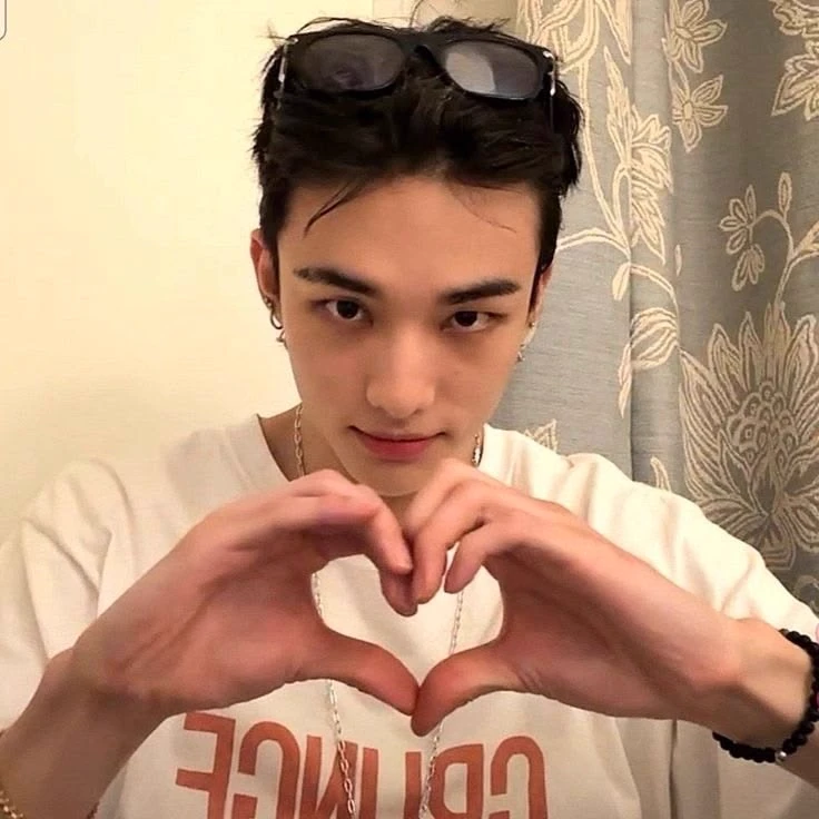 Hwang Hyunjin thumbnail
