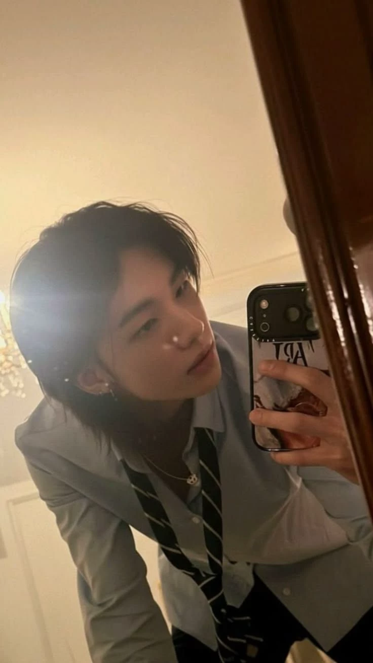hwang hyunjin thumbnail
